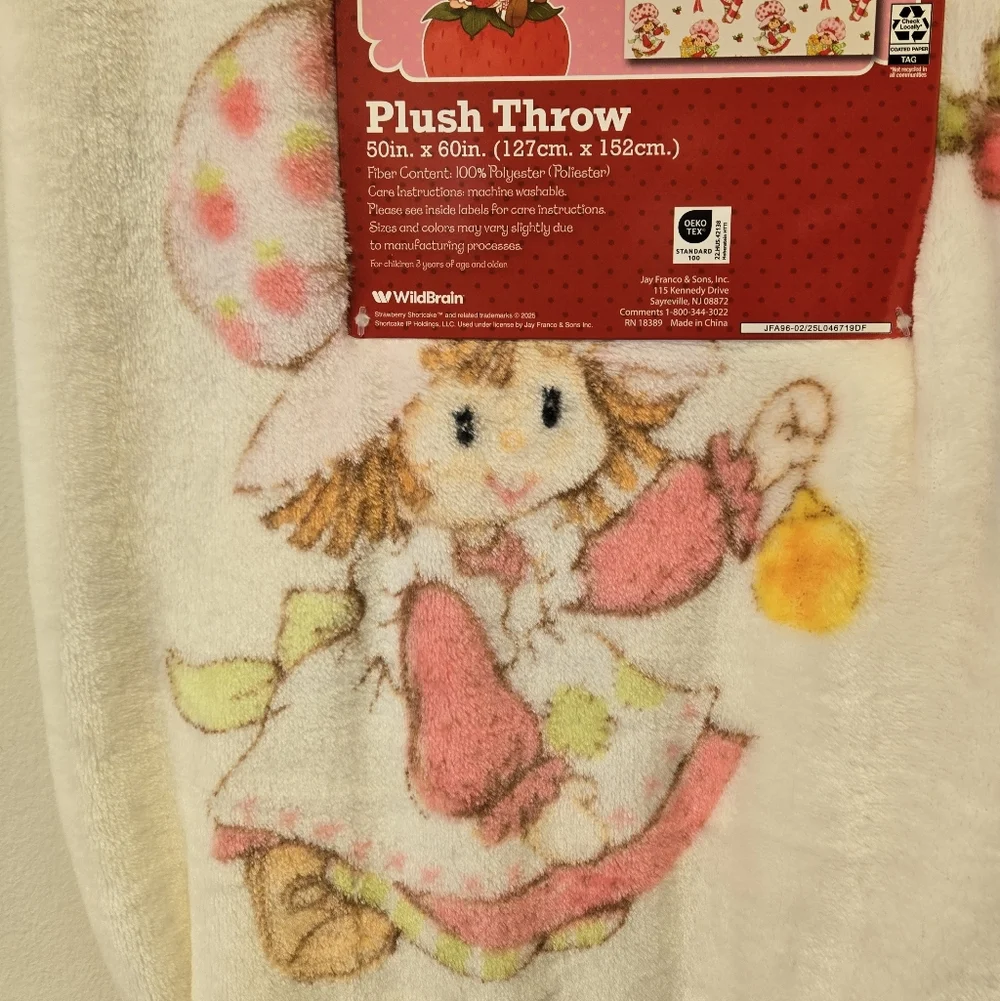 Strawberry Shortcake Christmas Plush Throw Blanket
